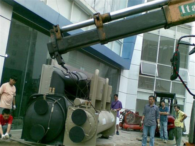 舒兰市随车吊和汽车吊的核心区别是什么？哪种更省钱？